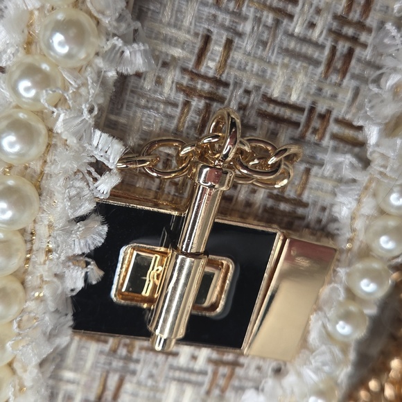 Tweed Camillia Flower Pearl Cream Crossbody Bag - Picture 5 of 5